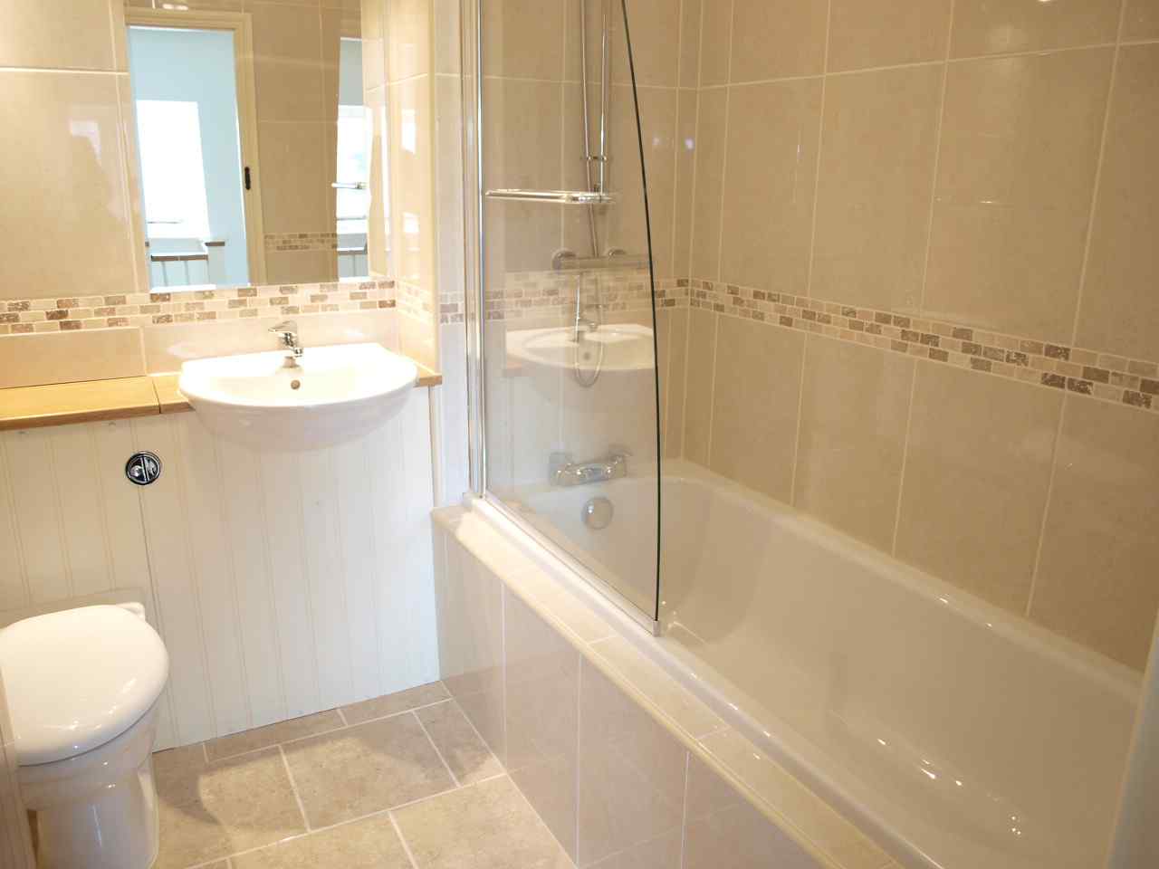 resized-2349823-Family bathroom.jpg
